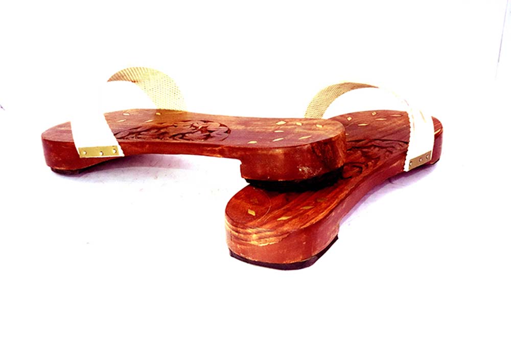 In Other Shoes – Wooden slippers from Singapore | ethnographica-thanhphatduhoc.com.vn